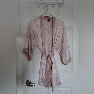 Victoria’s Secret Robe Pink Cheetah Print Brand New Size XS Sleep Lounge